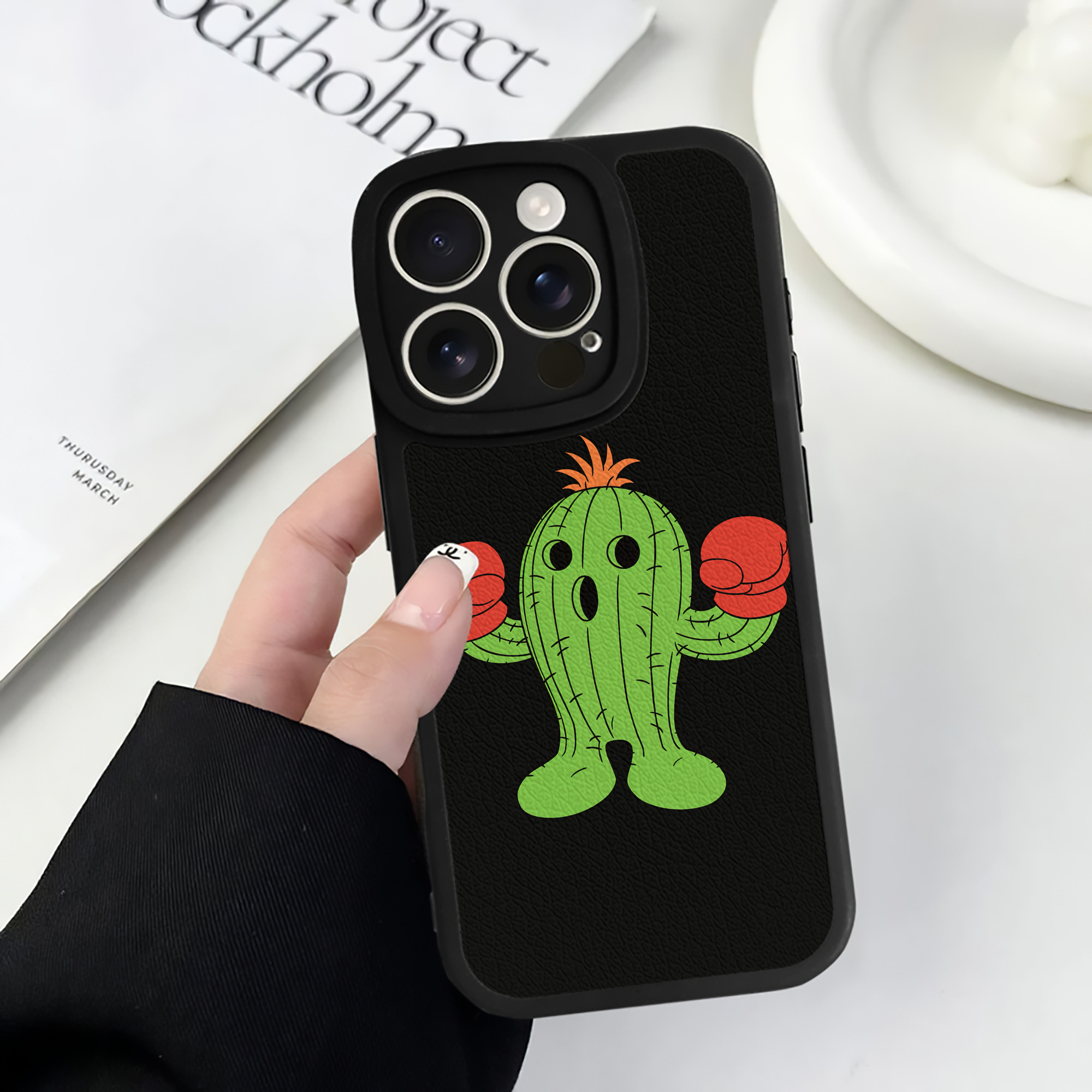 （画像用） Digimon デジタルモンスター/デジモン 【iPhone 16シリーズ対応】シリコンスマホケース（レザー調） 材質：シリコン
